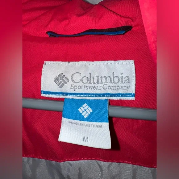 Columbia Women's bright pink ski/snow puffer jacket size M removable snap hood